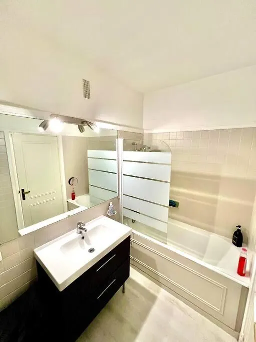 Appartement Au Bord Des Berges + Parking Toulouse 0*,